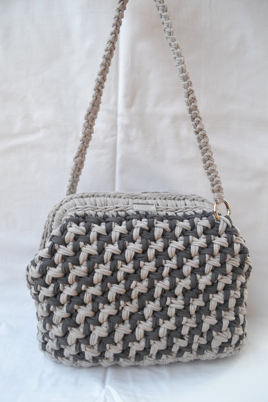 Borsa Intrecciata Artigianale in Grigio e Beige
