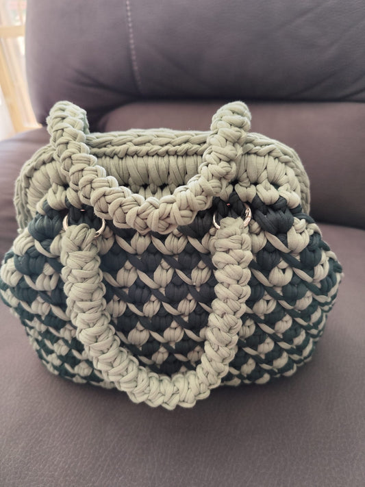 Borsa a uncinetto verde e beige